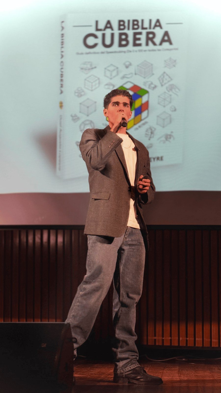 Gael Lapeyre dando una charla